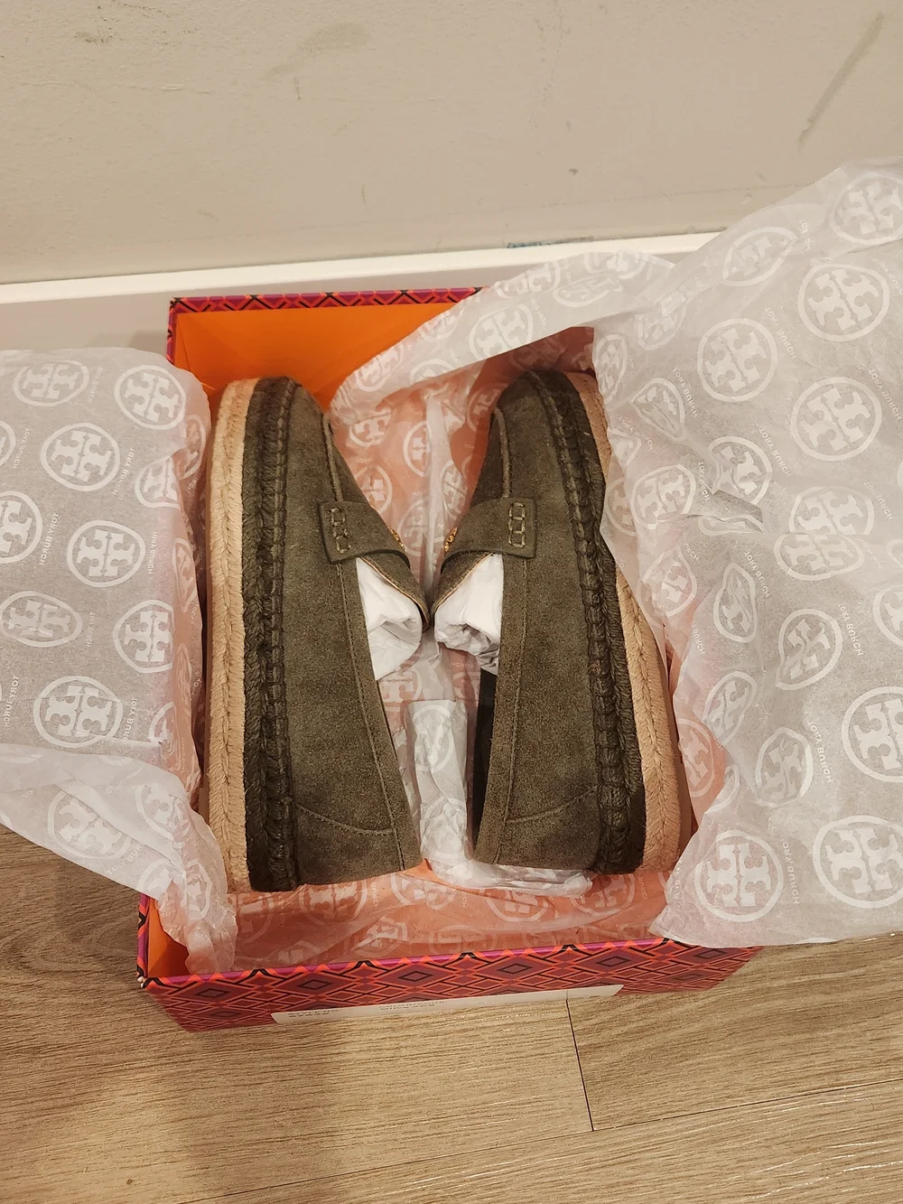 NWT Tory Burch Seaside Olive Green Suede Espradrille Double T Loafers Women's 6